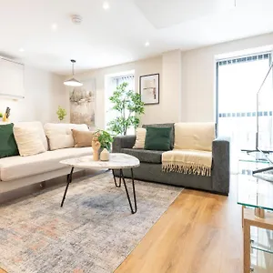 Harvey Nic's & Designer Quarter 74 Ch Apartment