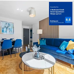 2 Bedroom Greek Street - Sleeps Up To 6 Apartment
